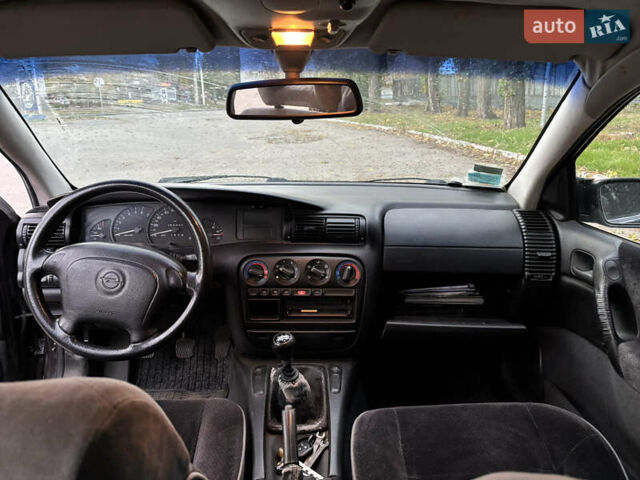 Фиолетовый Опель Омега, объемом двигателя 2 л и пробегом 205 тыс. км за 2700 $, фото 7 на Automoto.ua