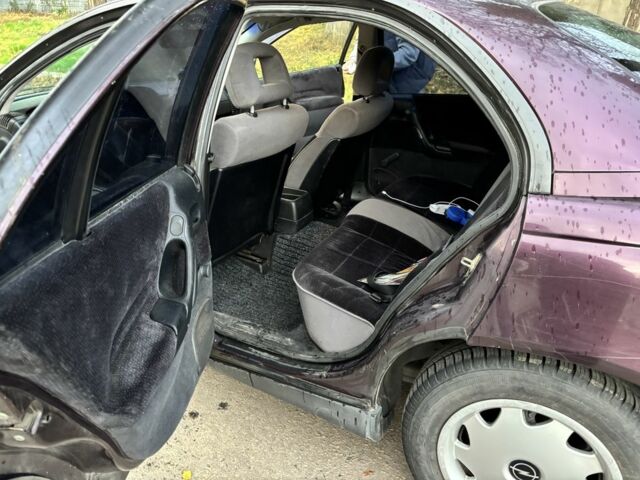 Фиолетовый Опель Омега, объемом двигателя 2 л и пробегом 205 тыс. км за 2700 $, фото 7 на Automoto.ua