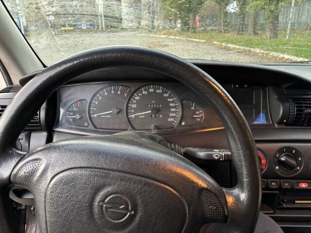 Фиолетовый Опель Омега, объемом двигателя 2 л и пробегом 205 тыс. км за 2700 $, фото 5 на Automoto.ua