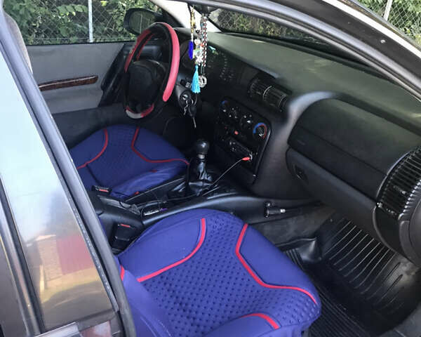 Фиолетовый Опель Омега, объемом двигателя 2.5 л и пробегом 300 тыс. км за 1900 $, фото 5 на Automoto.ua