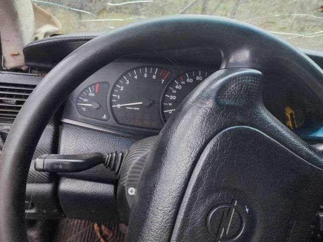 Фіолетовий Опель Омега, об'ємом двигуна 2 л та пробігом 467 тис. км за 700 $, фото 2 на Automoto.ua