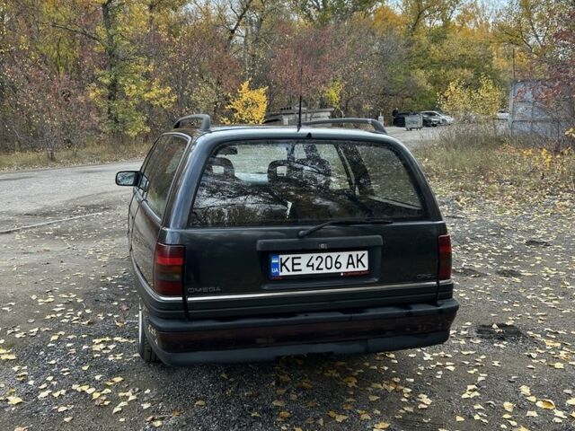 Фиолетовый Опель Омега, объемом двигателя 2 л и пробегом 3 тыс. км за 1000 $, фото 5 на Automoto.ua