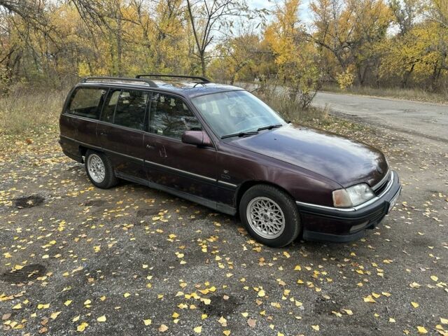 Фиолетовый Опель Омега, объемом двигателя 2 л и пробегом 3 тыс. км за 1000 $, фото 3 на Automoto.ua