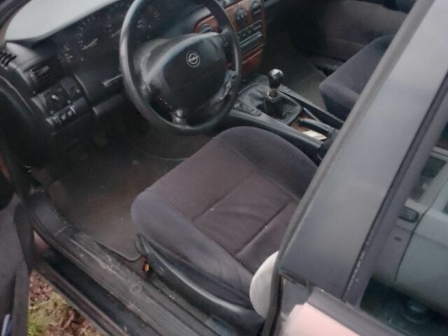 Фіолетовий Опель Омега, об'ємом двигуна 2 л та пробігом 350 тис. км за 1000 $, фото 2 на Automoto.ua