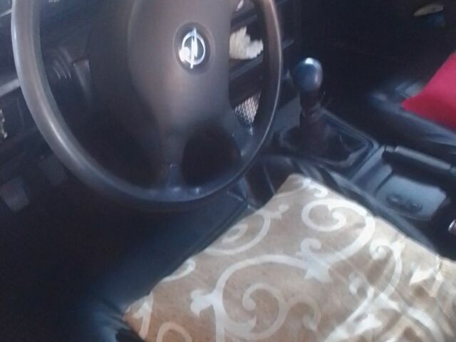 Коричневый Опель Омега, объемом двигателя 2 л и пробегом 300 тыс. км за 597 $, фото 2 на Automoto.ua