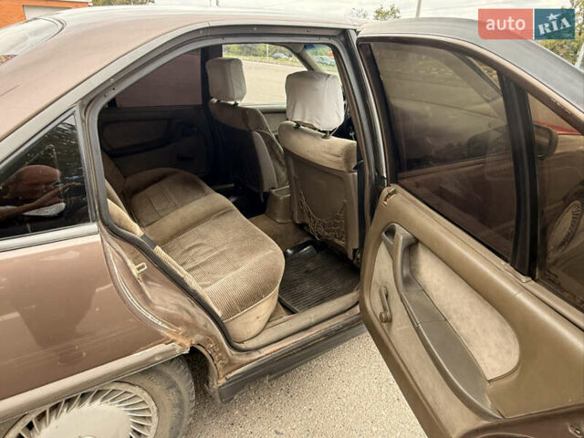 Коричневий Опель Омега, об'ємом двигуна 1.8 л та пробігом 236 тис. км за 600 $, фото 7 на Automoto.ua