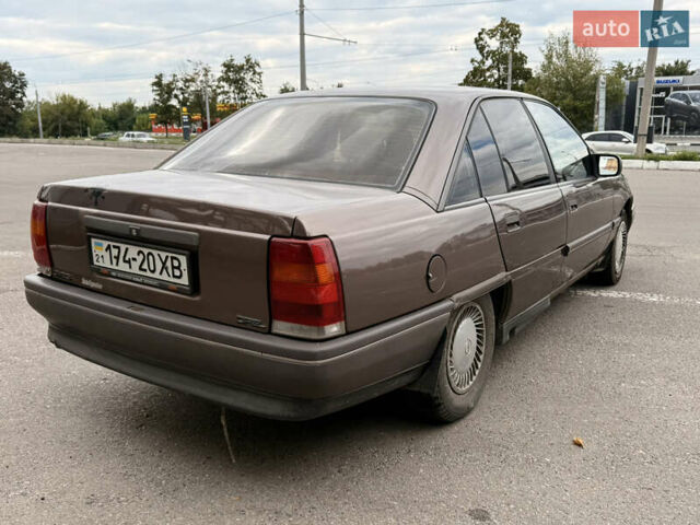 Коричневий Опель Омега, об'ємом двигуна 1.8 л та пробігом 236 тис. км за 600 $, фото 8 на Automoto.ua