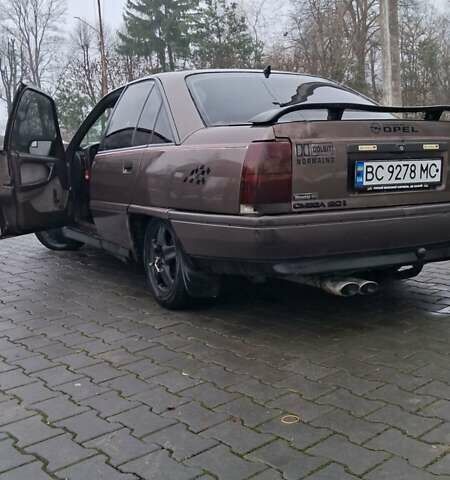 Коричневый Опель Омега, объемом двигателя 2 л и пробегом 88 тыс. км за 950 $, фото 4 на Automoto.ua