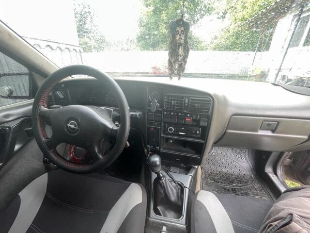 Коричневий Опель Омега, об'ємом двигуна 2 л та пробігом 392 тис. км за 1000 $, фото 5 на Automoto.ua