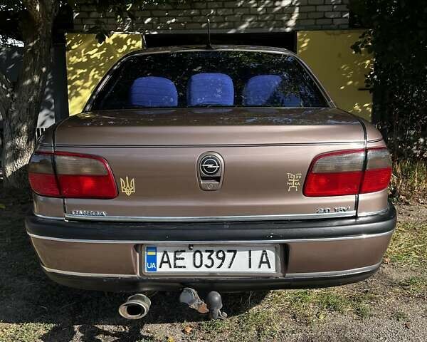 Коричневий Опель Омега, об'ємом двигуна 2 л та пробігом 351 тис. км за 3000 $, фото 1 на Automoto.ua