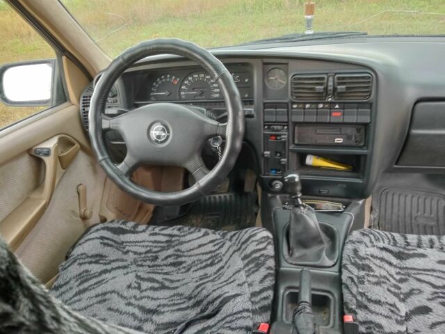 Коричневый Опель Омега, объемом двигателя 2 л и пробегом 280 тыс. км за 1000 $, фото 7 на Automoto.ua