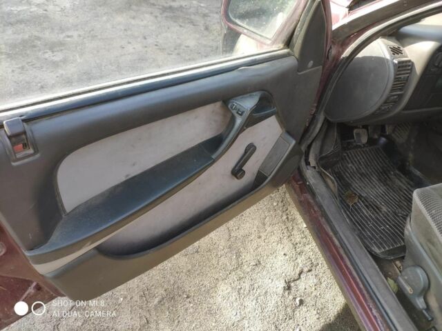 Красный Опель Омега, объемом двигателя 2 л и пробегом 250 тыс. км за 400 $, фото 4 на Automoto.ua