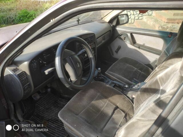 Красный Опель Омега, объемом двигателя 2 л и пробегом 250 тыс. км за 400 $, фото 3 на Automoto.ua