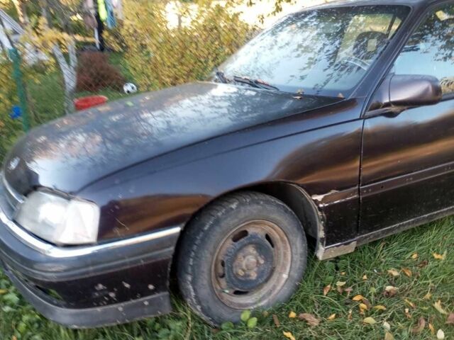 Красный Опель Омега, объемом двигателя 2 л и пробегом 100 тыс. км за 500 $, фото 2 на Automoto.ua