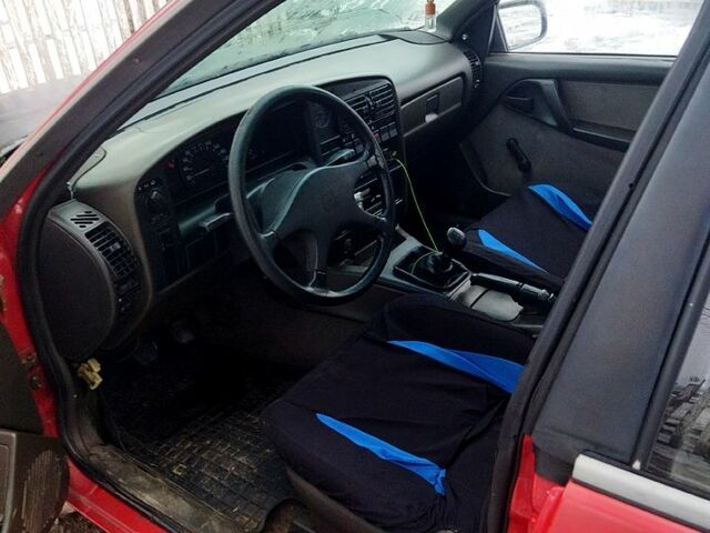 Красный Опель Омега, объемом двигателя 1.8 л и пробегом 0 тыс. км за 1350 $, фото 3 на Automoto.ua