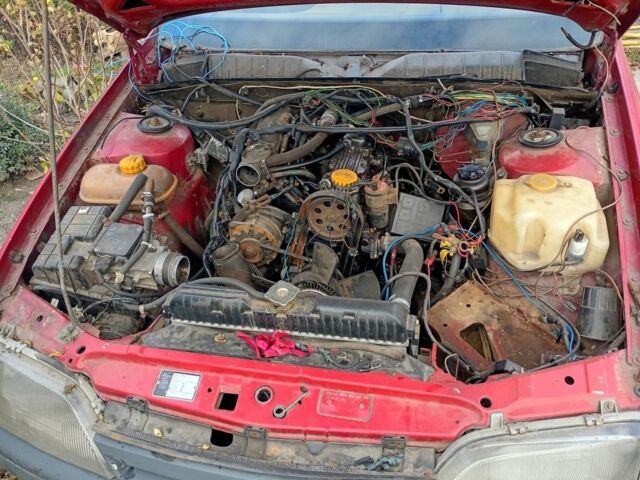 Красный Опель Омега, объемом двигателя 2 л и пробегом 300 тыс. км за 406 $, фото 4 на Automoto.ua