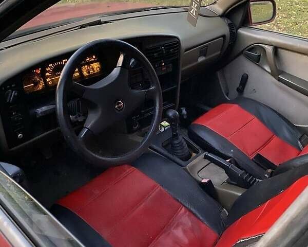 Червоний Опель Омега, об'ємом двигуна 2.3 л та пробігом 300 тис. км за 350 $, фото 2 на Automoto.ua