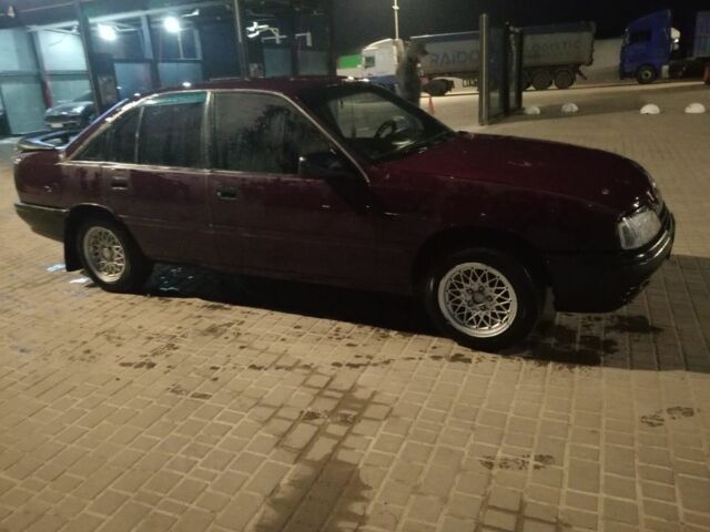 Красный Опель Омега, объемом двигателя 2 л и пробегом 300 тыс. км за 750 $, фото 4 на Automoto.ua