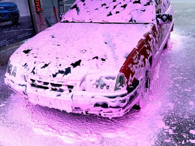 Красный Опель Омега, объемом двигателя 1.8 л и пробегом 0 тыс. км за 1350 $, фото 2 на Automoto.ua