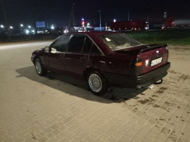 Красный Опель Омега, объемом двигателя 2 л и пробегом 300 тыс. км за 750 $, фото 2 на Automoto.ua