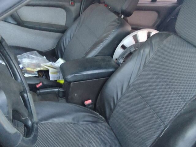 Красный Опель Омега, объемом двигателя 2 л и пробегом 300 тыс. км за 406 $, фото 6 на Automoto.ua