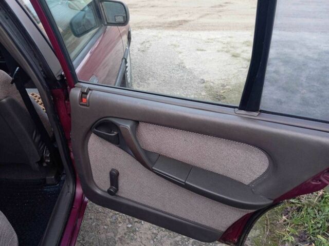 Красный Опель Омега, объемом двигателя 2 л и пробегом 333 тыс. км за 996 $, фото 13 на Automoto.ua