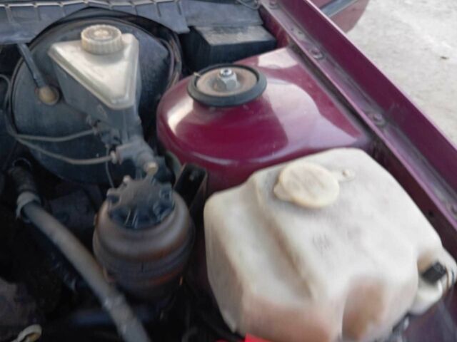 Красный Опель Омега, объемом двигателя 2 л и пробегом 333 тыс. км за 996 $, фото 16 на Automoto.ua