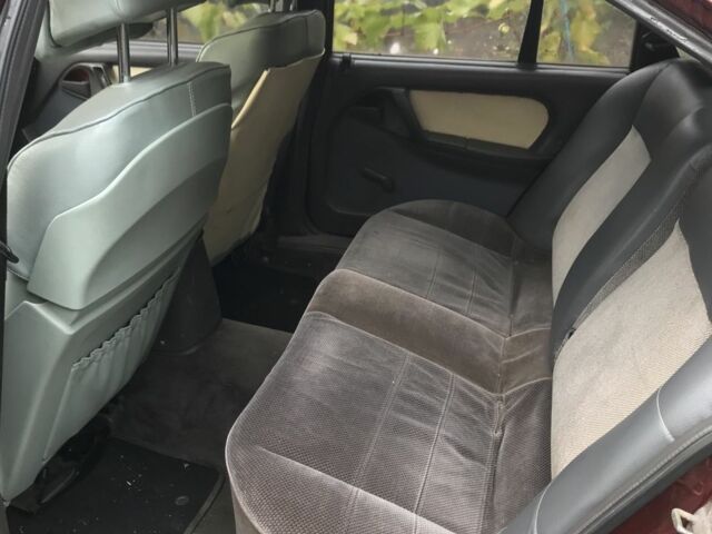 Красный Опель Омега, объемом двигателя 2 л и пробегом 343 тыс. км за 2000 $, фото 4 на Automoto.ua