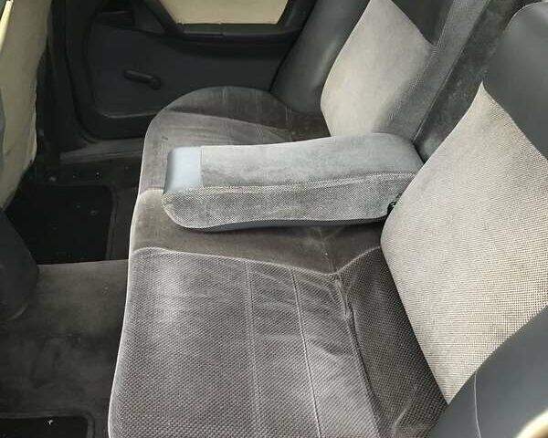 Червоний Опель Омега, об'ємом двигуна 2 л та пробігом 343 тис. км за 2000 $, фото 3 на Automoto.ua