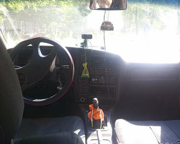 Красный Опель Омега, объемом двигателя 2 л и пробегом 45 тыс. км за 850 $, фото 3 на Automoto.ua