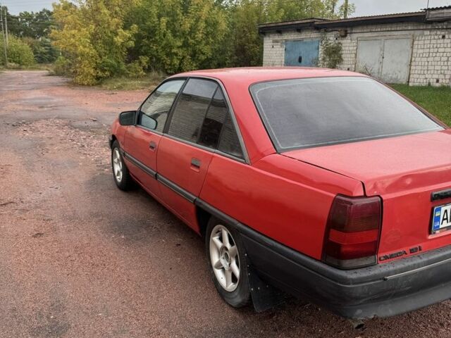 Красный Опель Омега, объемом двигателя 1.8 л и пробегом 300 тыс. км за 1600 $, фото 3 на Automoto.ua