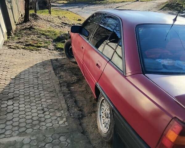 Красный Опель Омега, объемом двигателя 2 л и пробегом 400 тыс. км за 1400 $, фото 1 на Automoto.ua