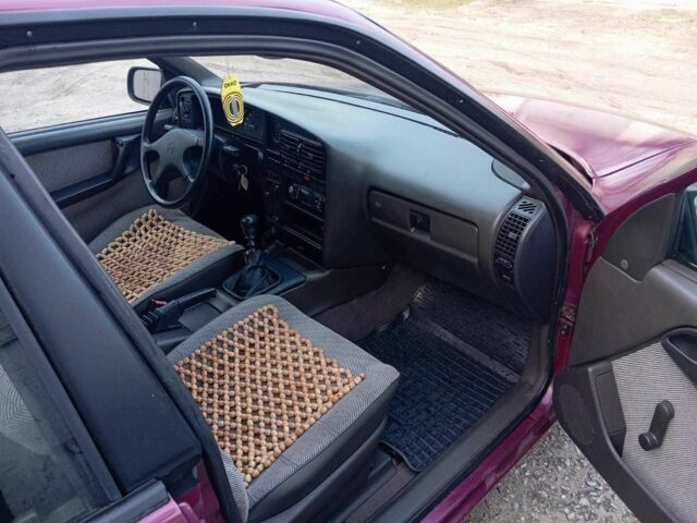 Красный Опель Омега, объемом двигателя 2 л и пробегом 333 тыс. км за 996 $, фото 14 на Automoto.ua