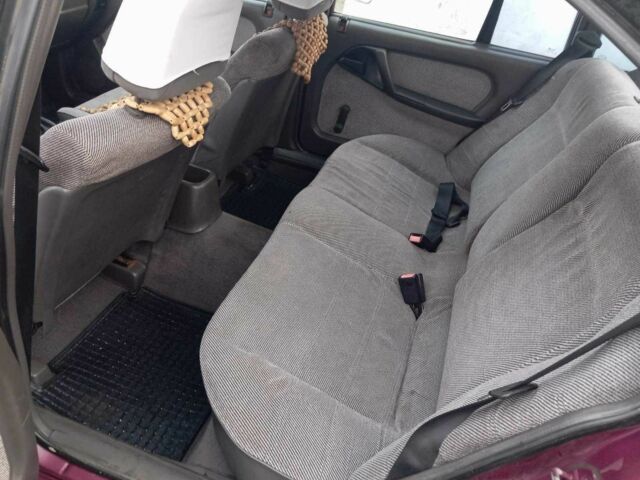 Красный Опель Омега, объемом двигателя 2 л и пробегом 333 тыс. км за 996 $, фото 12 на Automoto.ua