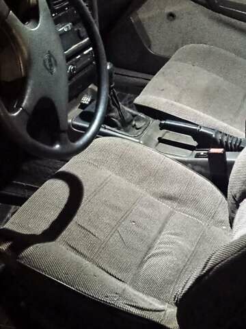 Червоний Опель Омега, об'ємом двигуна 2 л та пробігом 350 тис. км за 900 $, фото 2 на Automoto.ua