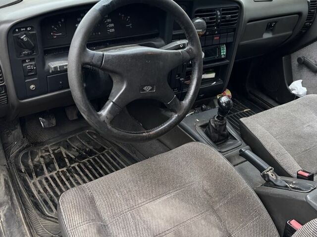 Червоний Опель Омега, об'ємом двигуна 2 л та пробігом 360 тис. км за 1000 $, фото 5 на Automoto.ua