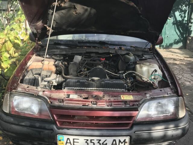 Красный Опель Омега, объемом двигателя 2 л и пробегом 343 тыс. км за 2000 $, фото 7 на Automoto.ua