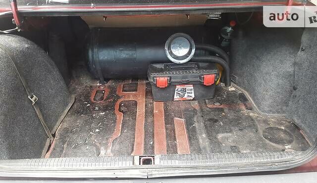 Красный Опель Омега, объемом двигателя 2 л и пробегом 200 тыс. км за 2700 $, фото 7 на Automoto.ua