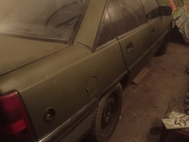 Красный Опель Омега, объемом двигателя 2 л и пробегом 100 тыс. км за 357 $, фото 2 на Automoto.ua