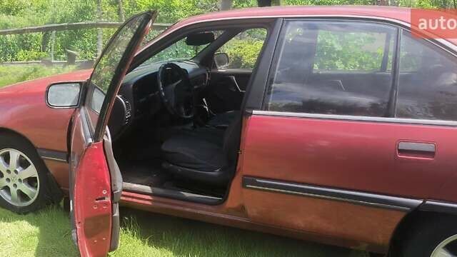 Красный Опель Омега, объемом двигателя 1.8 л и пробегом 206 тыс. км за 1700 $, фото 2 на Automoto.ua