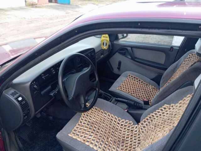 Красный Опель Омега, объемом двигателя 2 л и пробегом 333 тыс. км за 996 $, фото 11 на Automoto.ua