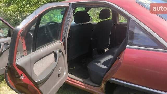 Красный Опель Омега, объемом двигателя 1.8 л и пробегом 206 тыс. км за 1700 $, фото 3 на Automoto.ua