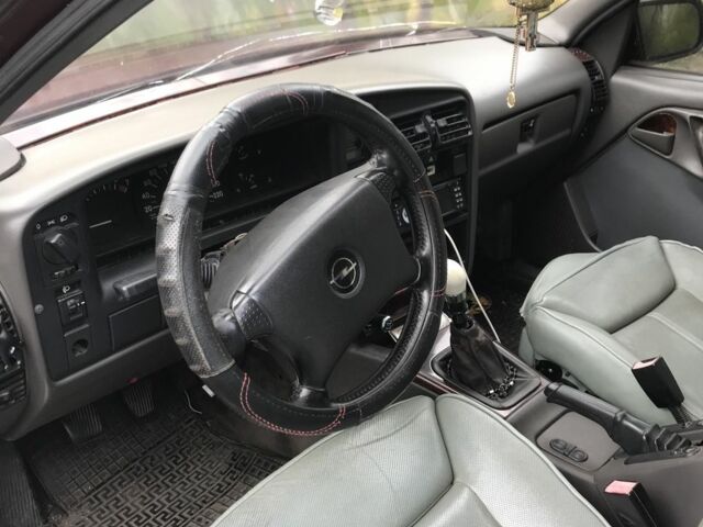 Красный Опель Омега, объемом двигателя 2 л и пробегом 343 тыс. км за 2000 $, фото 3 на Automoto.ua