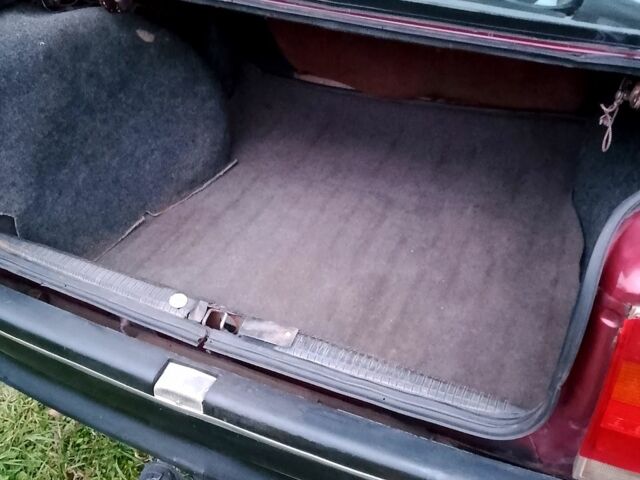 Червоний Опель Омега, об'ємом двигуна 2 л та пробігом 300 тис. км за 1300 $, фото 7 на Automoto.ua