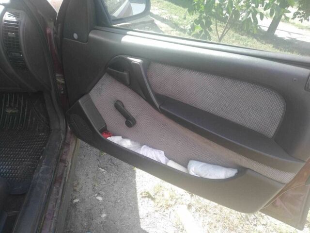 Красный Опель Омега, объемом двигателя 2 л и пробегом 218 тыс. км за 952 $, фото 8 на Automoto.ua