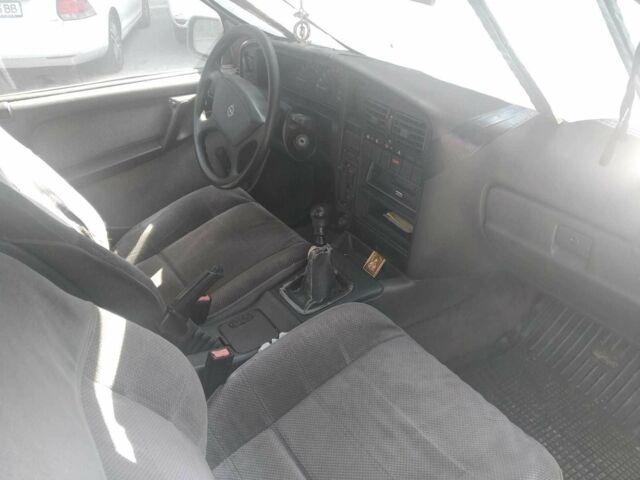 Красный Опель Омега, объемом двигателя 2 л и пробегом 218 тыс. км за 952 $, фото 6 на Automoto.ua