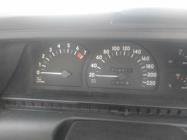 Красный Опель Омега, объемом двигателя 2 л и пробегом 218 тыс. км за 952 $, фото 4 на Automoto.ua