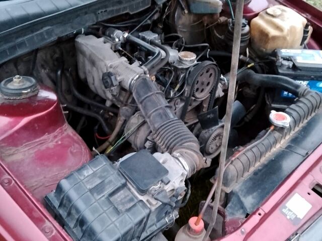 Червоний Опель Омега, об'ємом двигуна 2 л та пробігом 300 тис. км за 1300 $, фото 5 на Automoto.ua