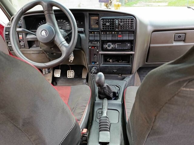 Опель Омега 1990 в Ивано-Франковске на Automoto.ua Красный Опель Омега, объемом двигателя 2 л и пробегом 300 тыс. км за 1400 $, фото 6 на Automoto.ua