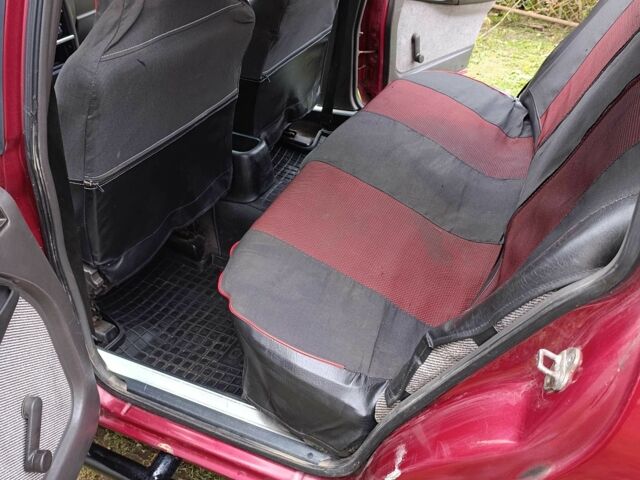 Опель Омега 1990 в Ивано-Франковске на Automoto.ua Красный Опель Омега, объемом двигателя 2 л и пробегом 300 тыс. км за 1400 $, фото 5 на Automoto.ua